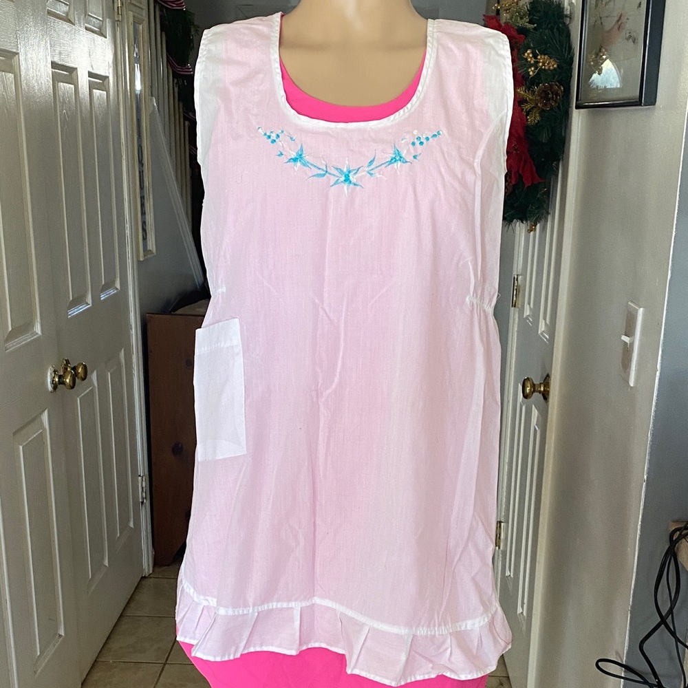 Vintage apron with blue embroidery